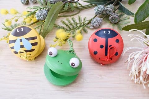 WOODEN SPRING INSECT CASTANET